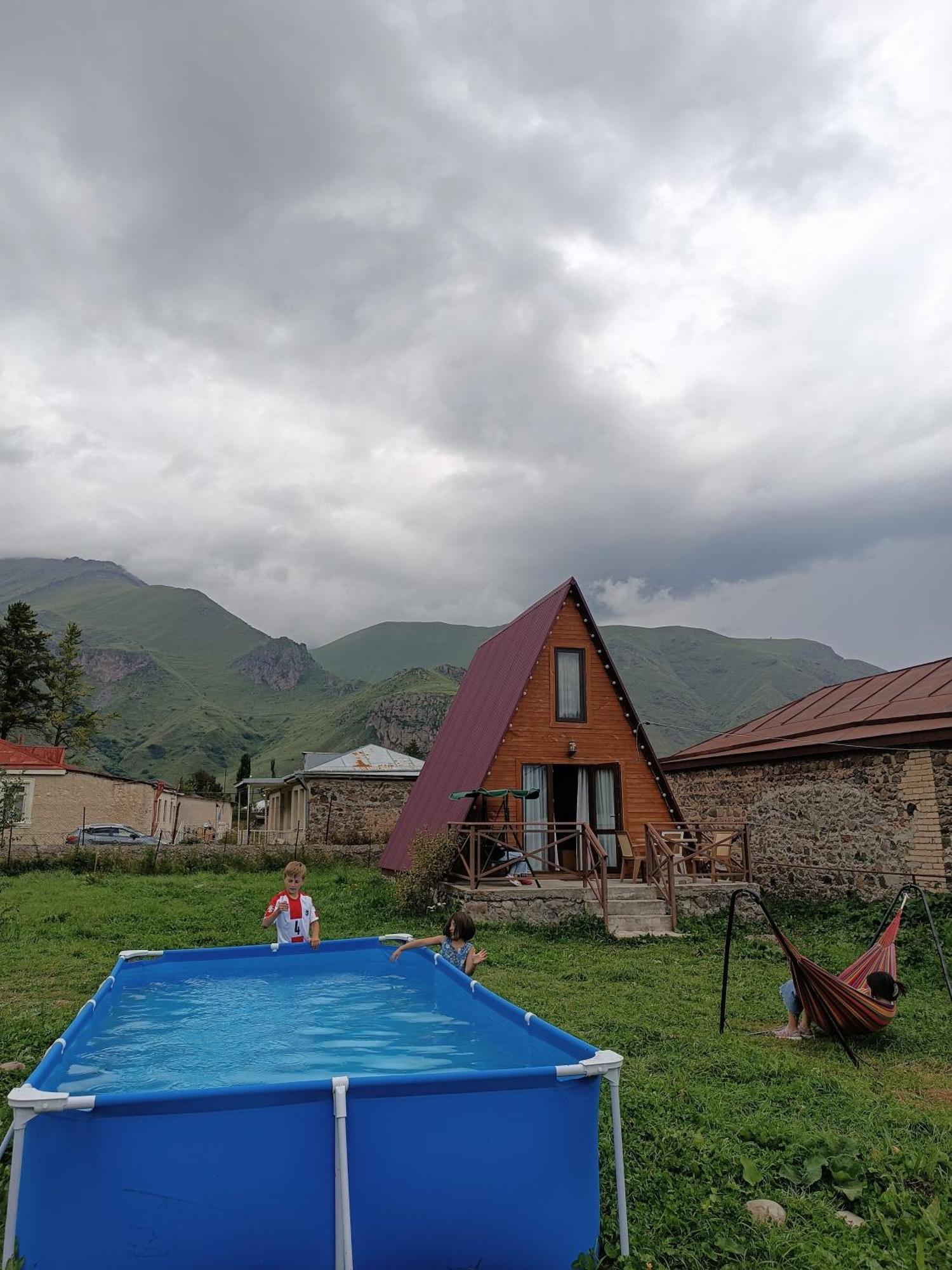 hotel-natali Kazbegi Esterno foto